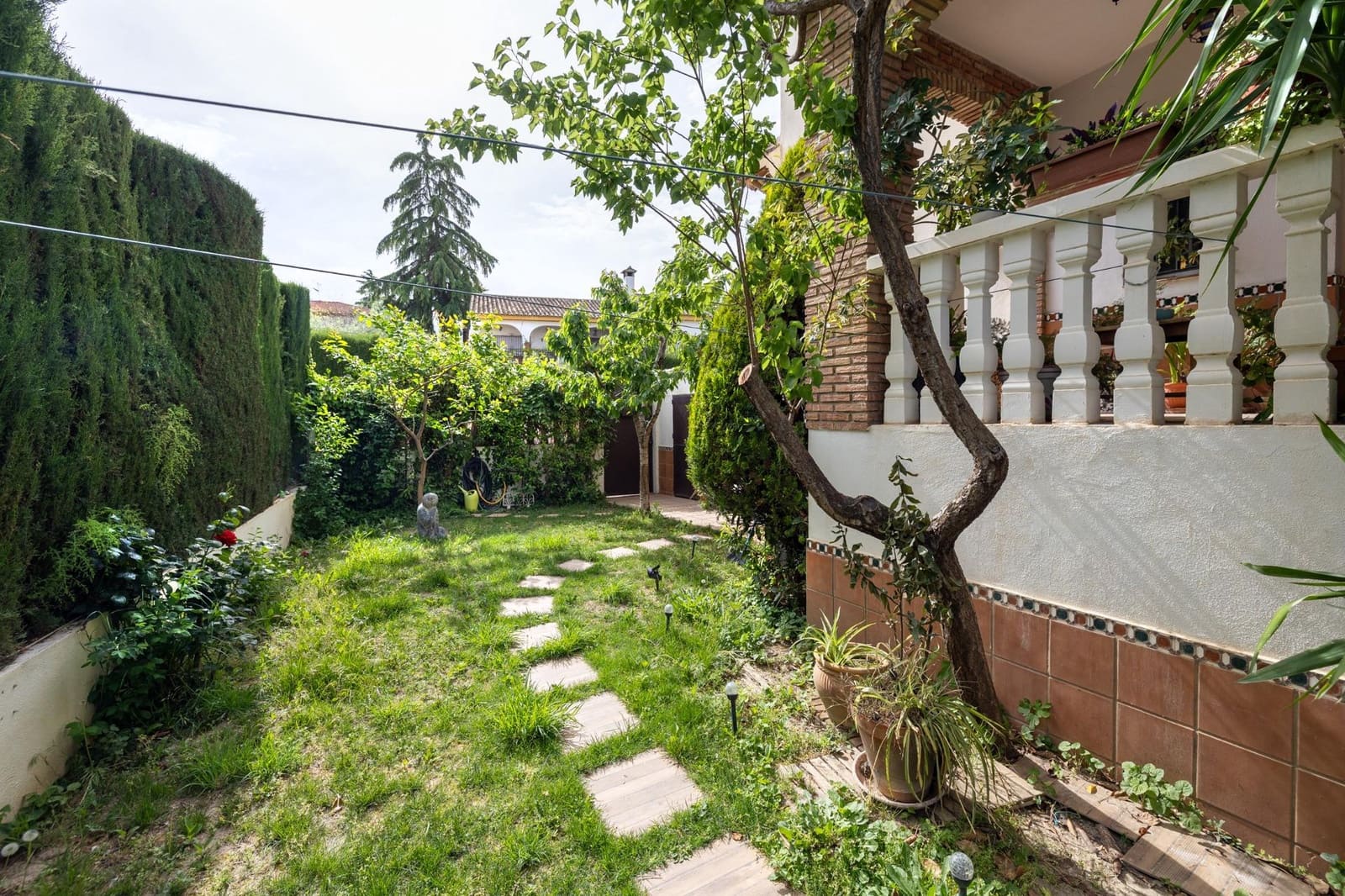 3 sypialnia Dom blizniak na sprzedaż w La Zubia z basenem garażem - 310 000 € (Ref: 9816062)