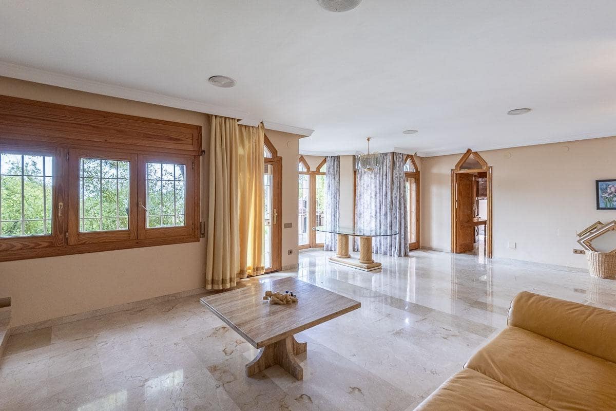 5 soverom Villa til salgs i Peligros med svømmebasseng garasje - € 510 000 (Ref: 9816067)