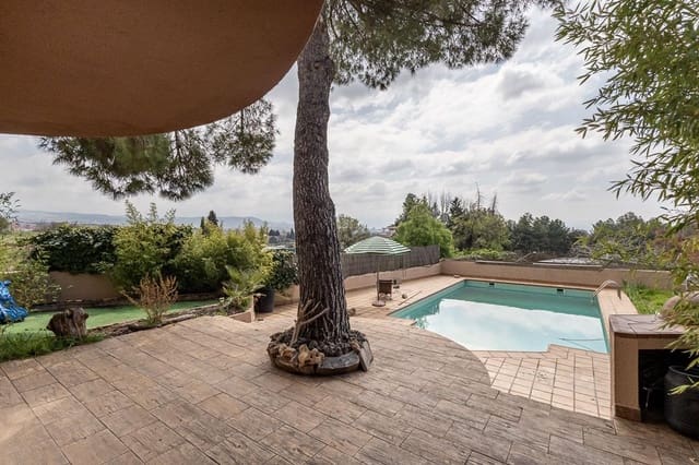 5 soverom Villa til salgs i Peligros med svømmebasseng garasje - € 510 000 (Ref: 9816067)