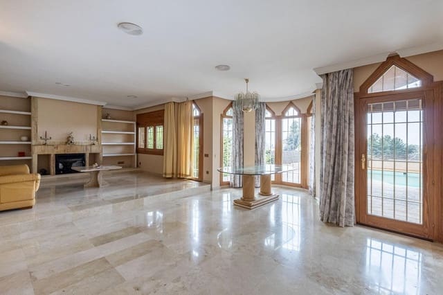 5 soverom Villa til salgs i Peligros med svømmebasseng garasje - € 510 000 (Ref: 9816067)