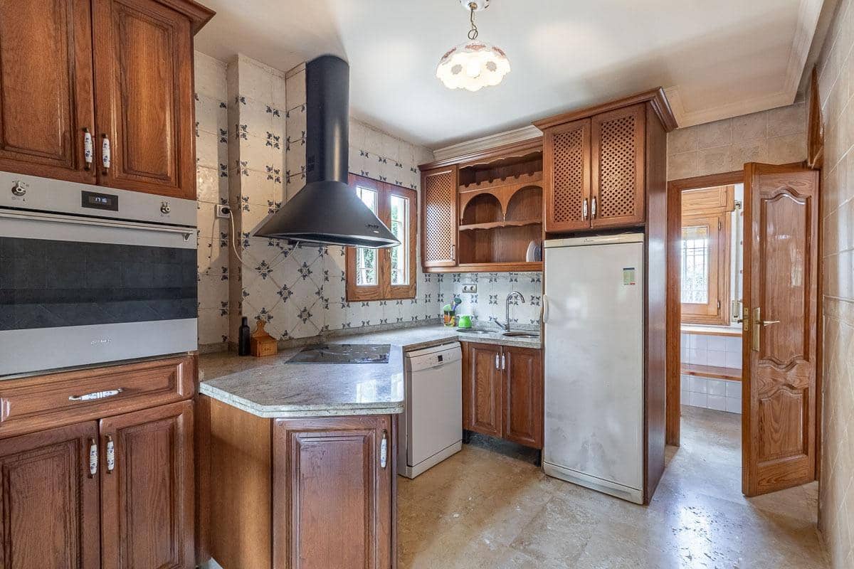 5 soverom Villa til salgs i Peligros med svømmebasseng garasje - € 510 000 (Ref: 9816067)
