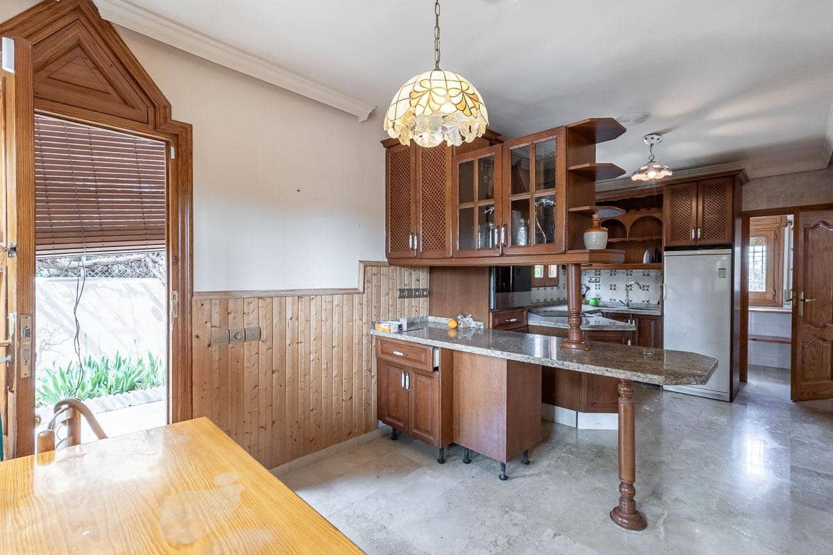 5 soverom Villa til salgs i Peligros med svømmebasseng garasje - € 510 000 (Ref: 9816067)