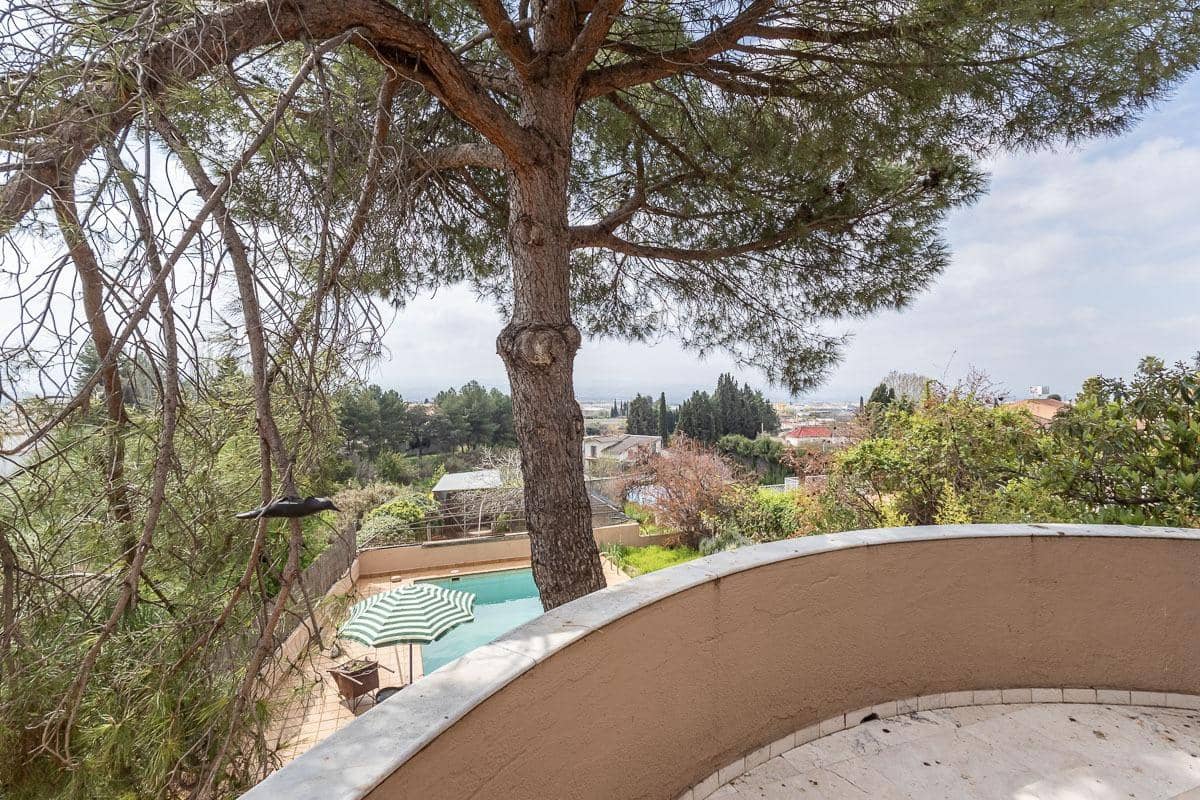 5 soverom Villa til salgs i Peligros med svømmebasseng garasje - € 510 000 (Ref: 9816067)