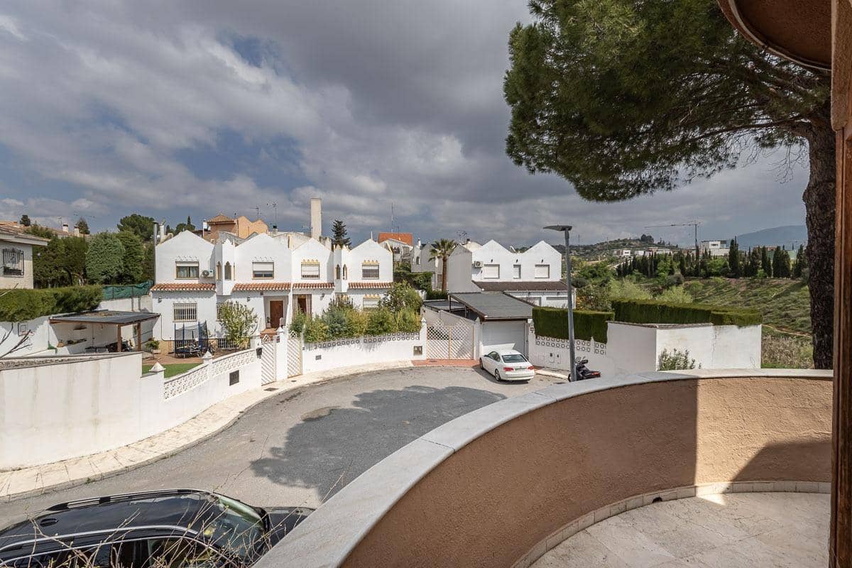 5 soverom Villa til salgs i Peligros med svømmebasseng garasje - € 510 000 (Ref: 9816067)
