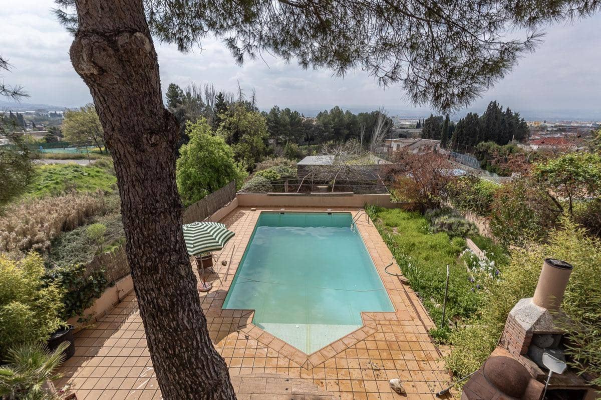 5 soverom Villa til salgs i Peligros med svømmebasseng garasje - € 510 000 (Ref: 9816067)