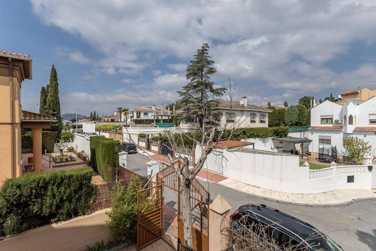 5 soverom Villa til salgs i Peligros med svømmebasseng garasje - € 510 000 (Ref: 9816067)