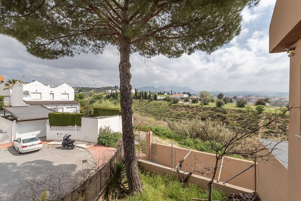 5 soverom Villa til salgs i Peligros med svømmebasseng garasje - € 510 000 (Ref: 9816067)