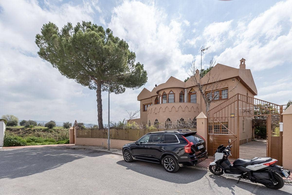 5 soverom Villa til salgs i Peligros med svømmebasseng garasje - € 510 000 (Ref: 9816067)