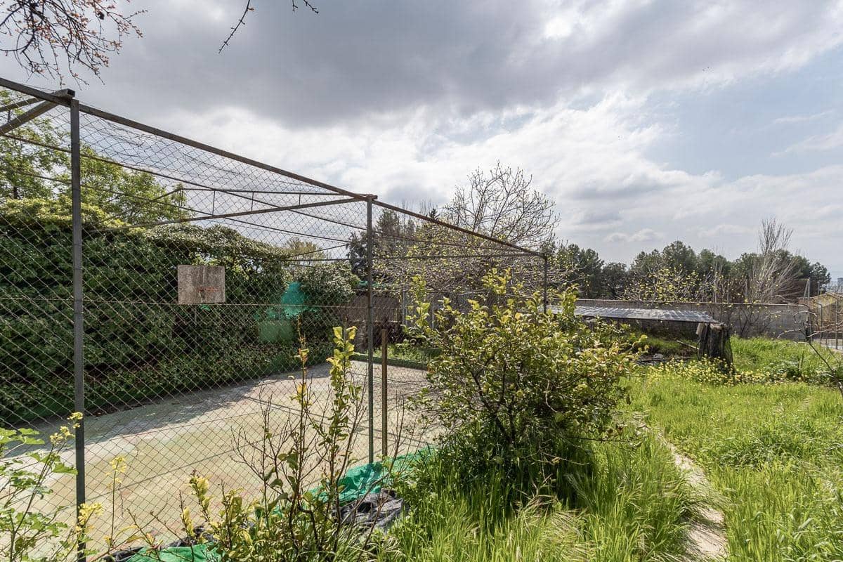5 soverom Villa til salgs i Peligros med svømmebasseng garasje - € 510 000 (Ref: 9816067)
