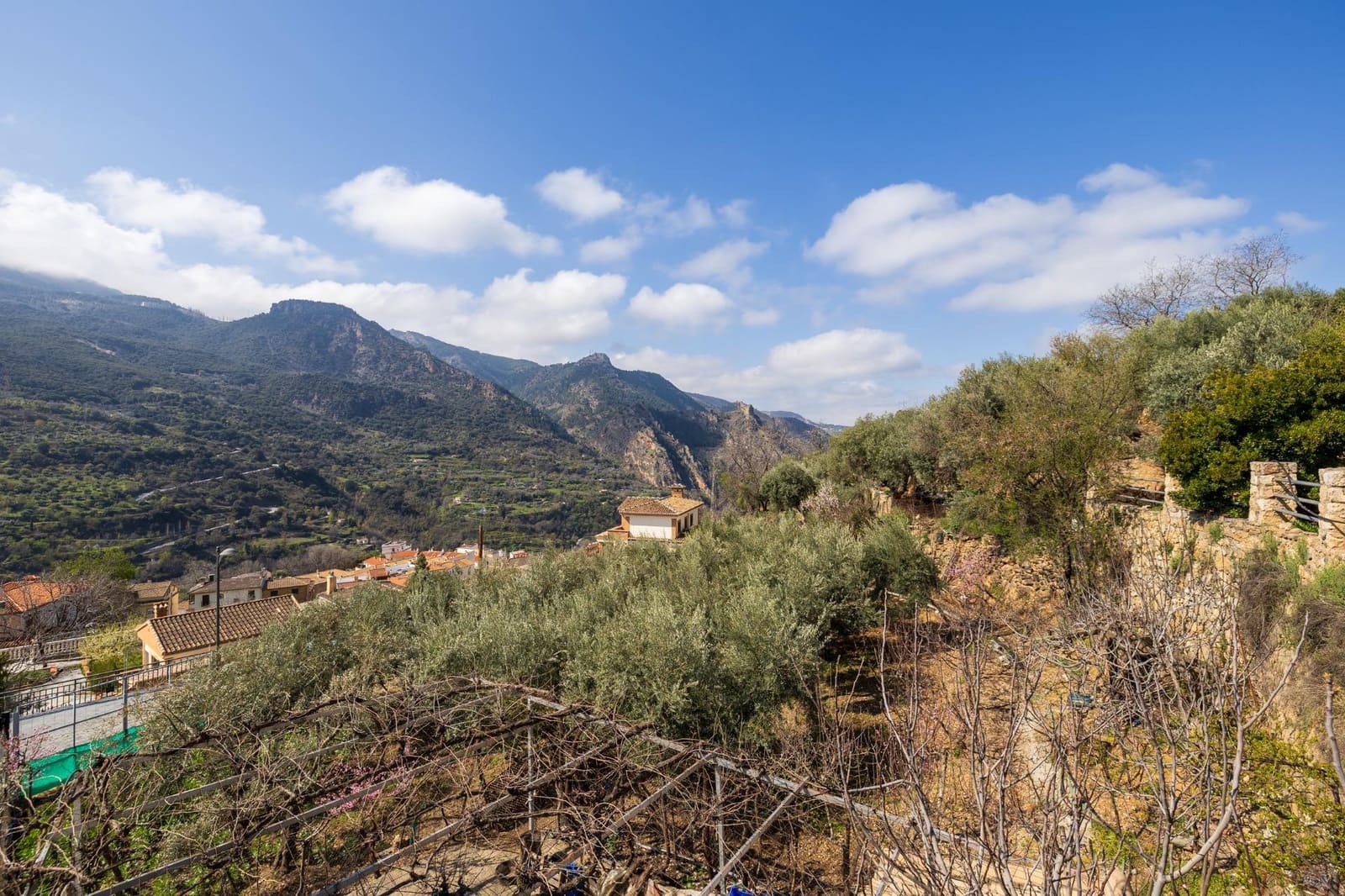6 bedroom Villa for sale in Guejar Sierra with pool garage - € 430,000 (Ref: 9822835)