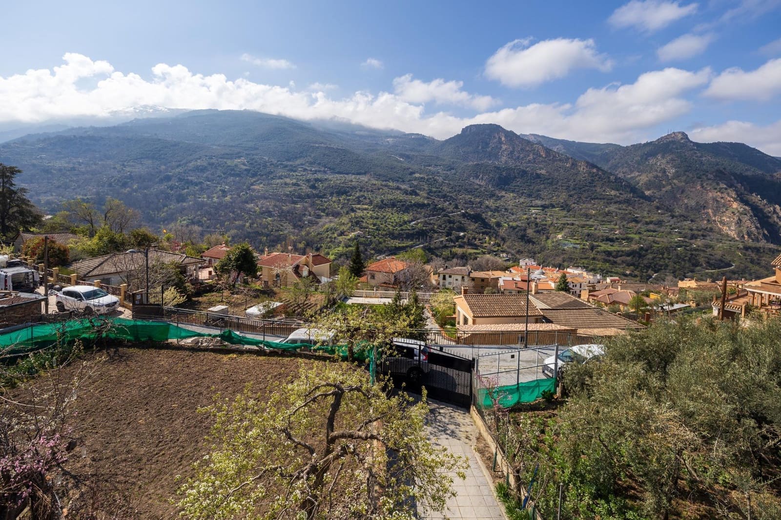 6 bedroom Villa for sale in Guejar Sierra with pool garage - € 430,000 (Ref: 9822835)