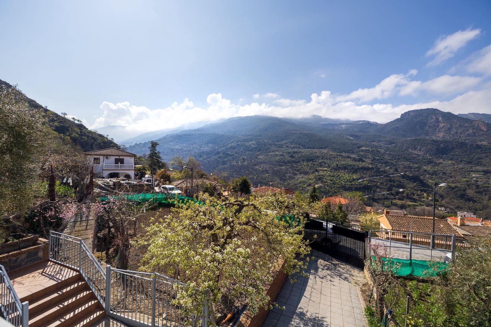 6 bedroom Villa for sale in Guejar Sierra with pool garage - € 430,000 (Ref: 9822835)