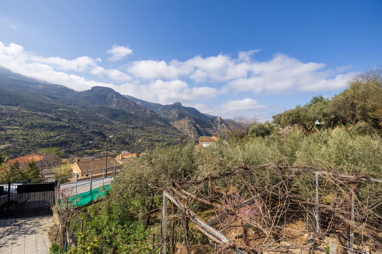 6 bedroom Villa for sale in Guejar Sierra with pool garage - € 430,000 (Ref: 9822835)