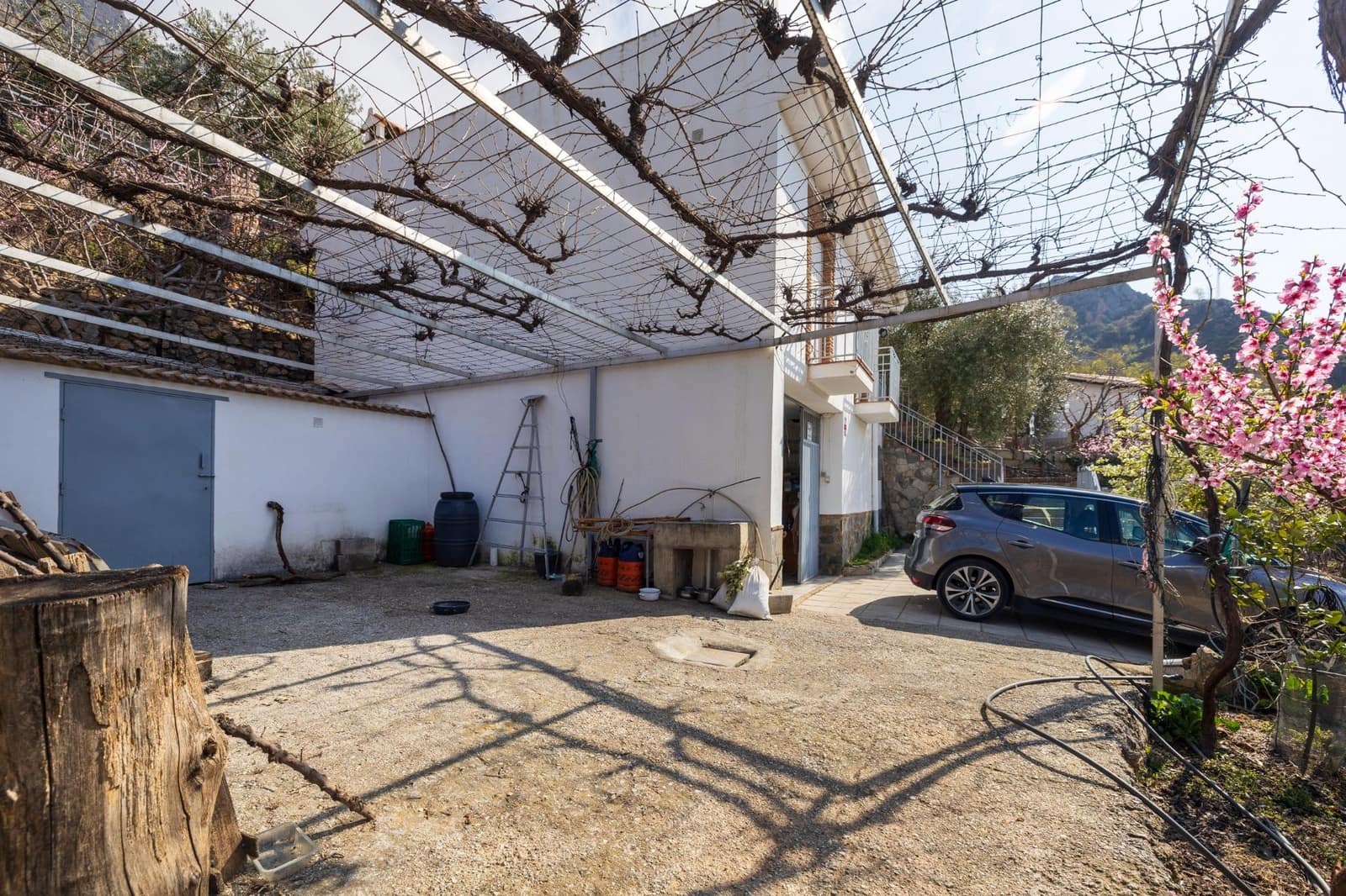 6 bedroom Villa for sale in Guejar Sierra with pool garage - € 430,000 (Ref: 9822835)
