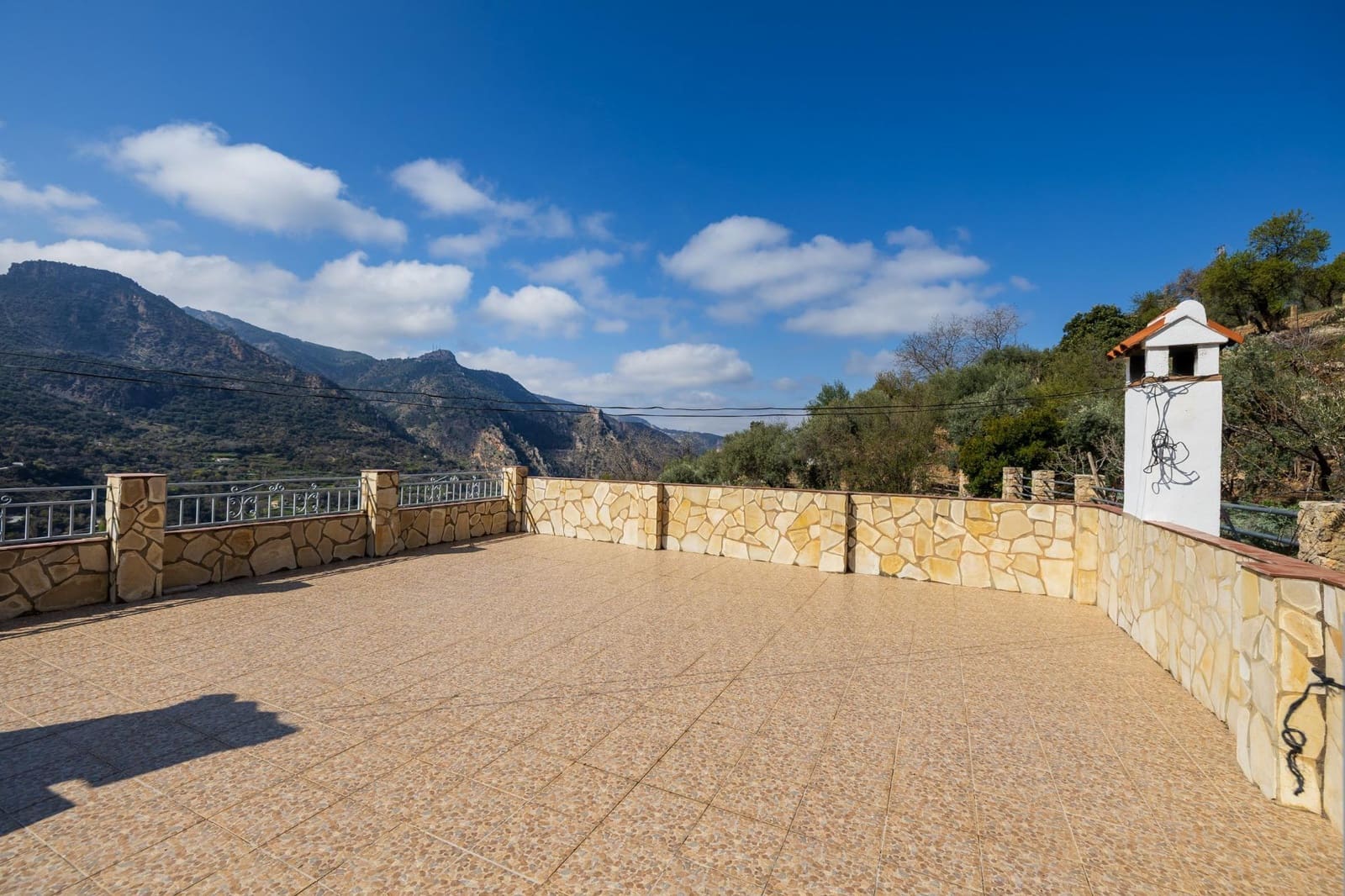 6 bedroom Villa for sale in Guejar Sierra with pool garage - € 430,000 (Ref: 9822835)