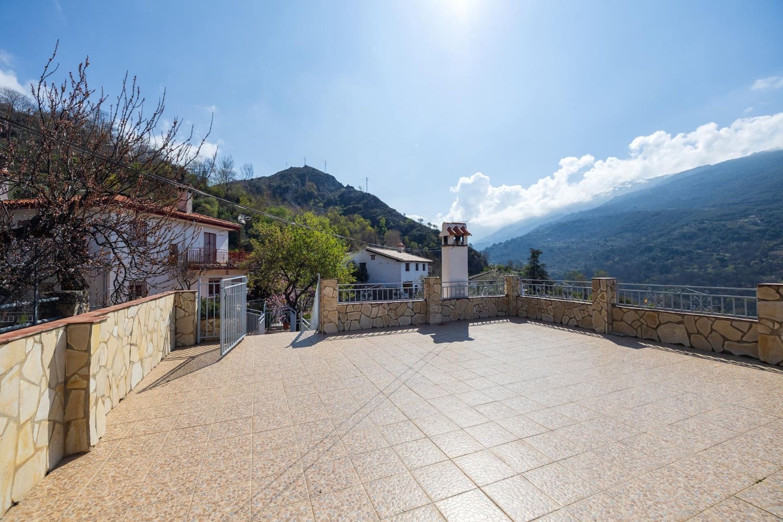 6 bedroom Villa for sale in Guejar Sierra with pool garage - € 430,000 (Ref: 9822835)