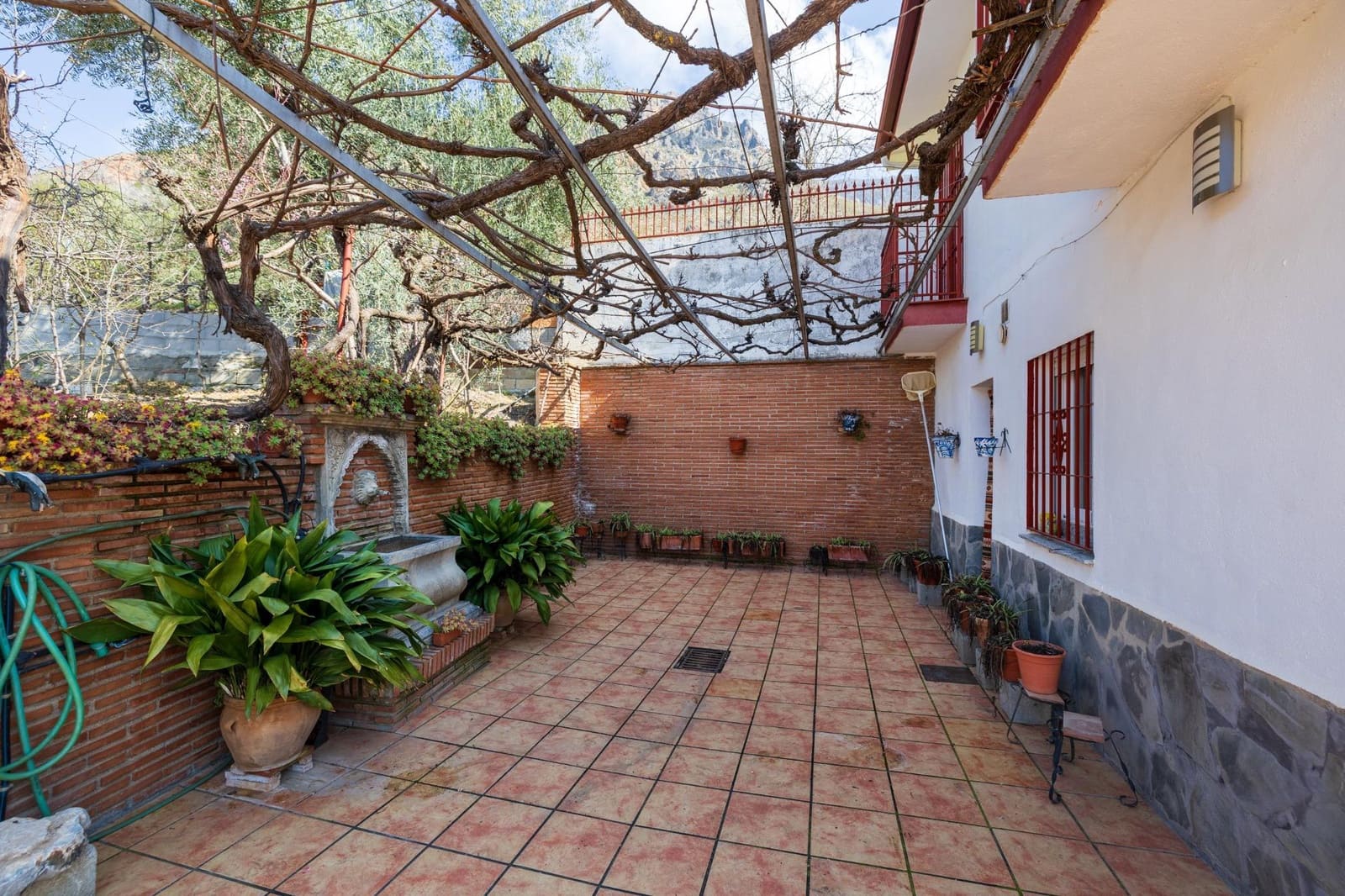 6 bedroom Villa for sale in Guejar Sierra with pool garage - € 430,000 (Ref: 9822835)