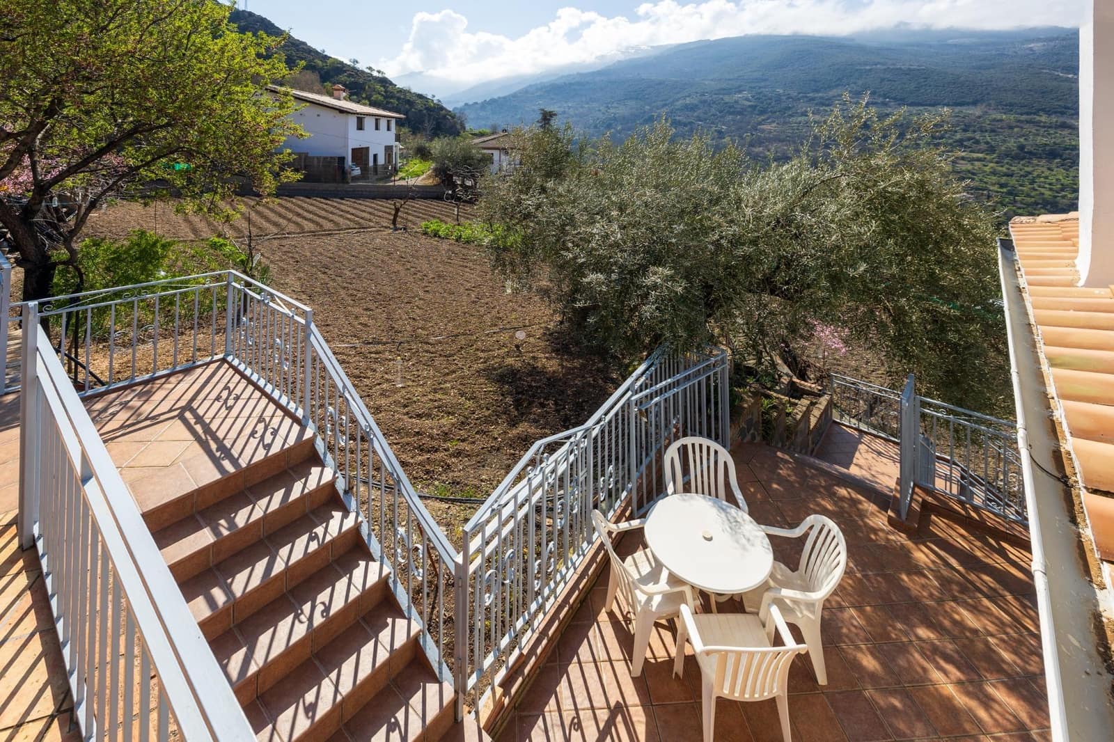 6 bedroom Villa for sale in Guejar Sierra with pool garage - € 430,000 (Ref: 9822835)