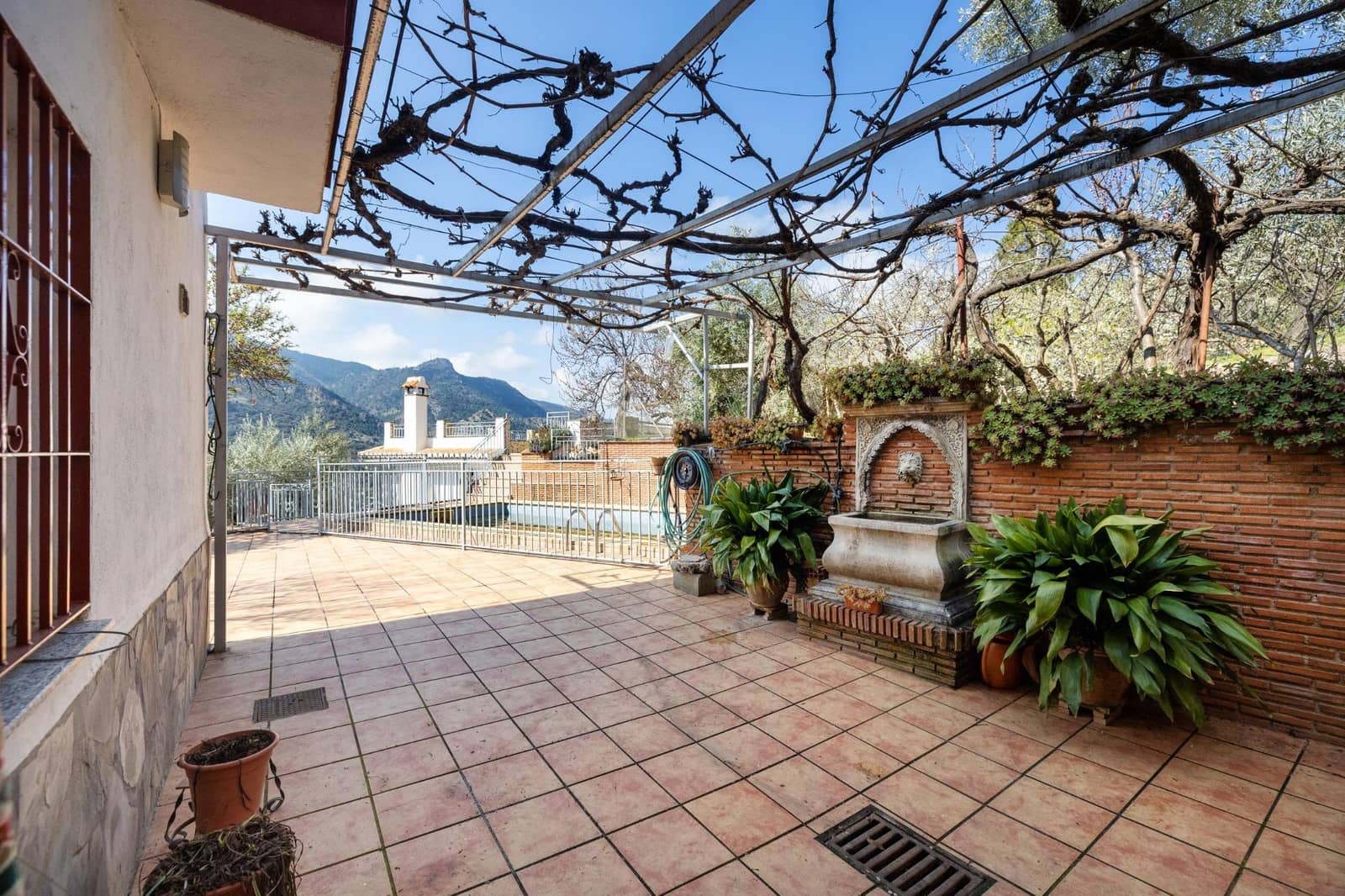 6 bedroom Villa for sale in Guejar Sierra with pool garage - € 430,000 (Ref: 9822835)