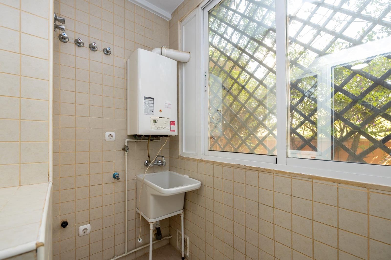 2 soveværelse Rækkehus til salg i Las Gabias med swimmingpool garage - € 245.000 (Ref: 9822837)