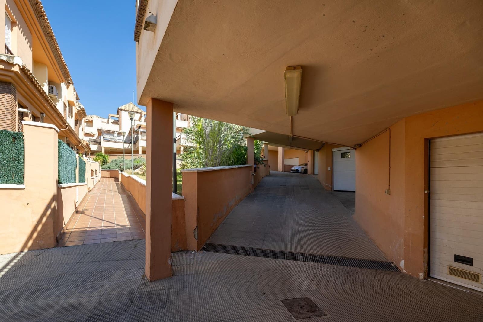 2 soveværelse Rækkehus til salg i Las Gabias med swimmingpool garage - € 245.000 (Ref: 9822837)