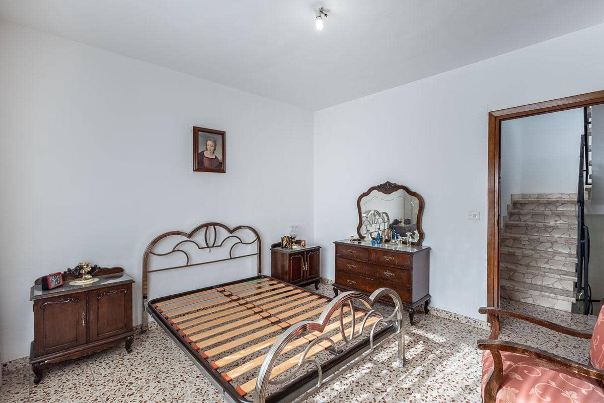 4 bedroom Finca/Country House for sale in Cajar with garage - € 325,000 (Ref: 9822840)