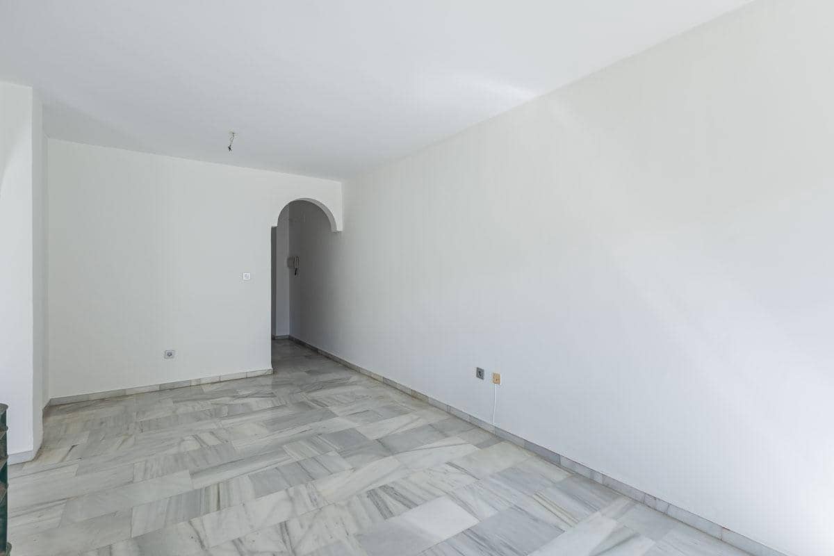 2 bedroom Flat for sale in Cenes de la Vega with garage - € 135,000 (Ref: 9825064)