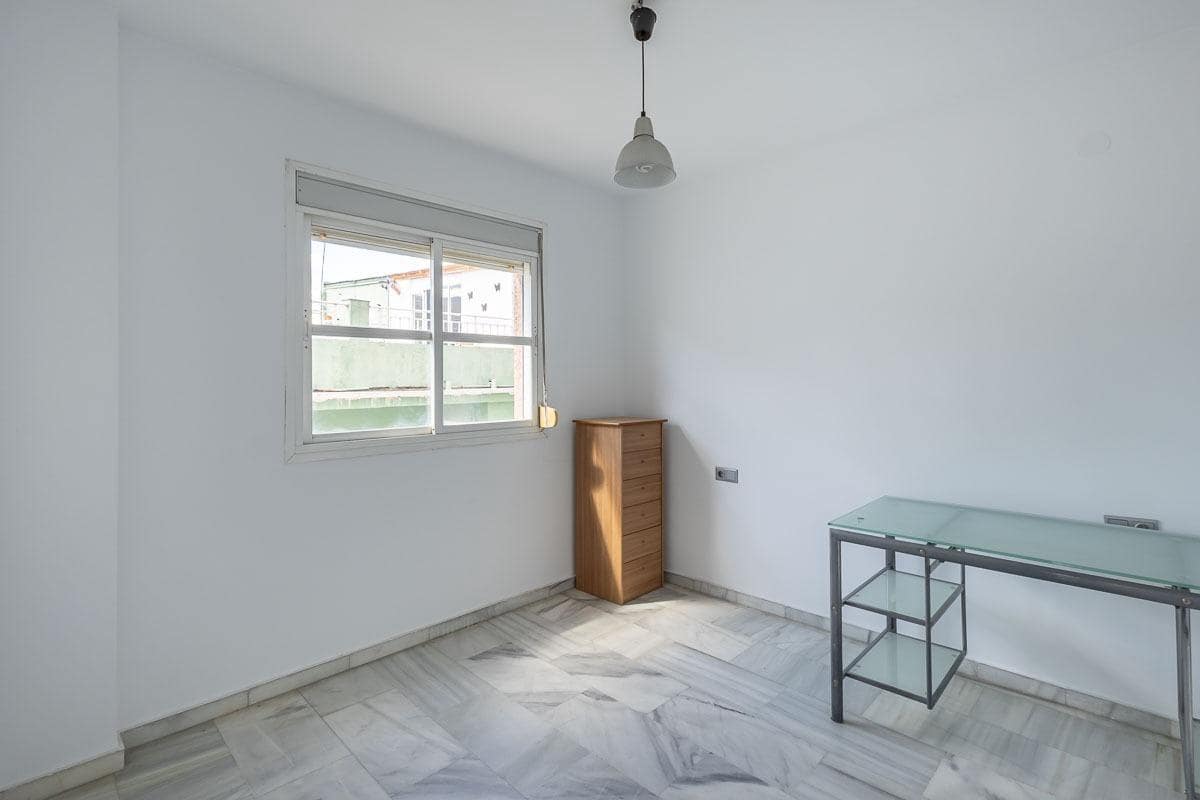 2 bedroom Flat for sale in Cenes de la Vega with garage - € 135,000 (Ref: 9825064)