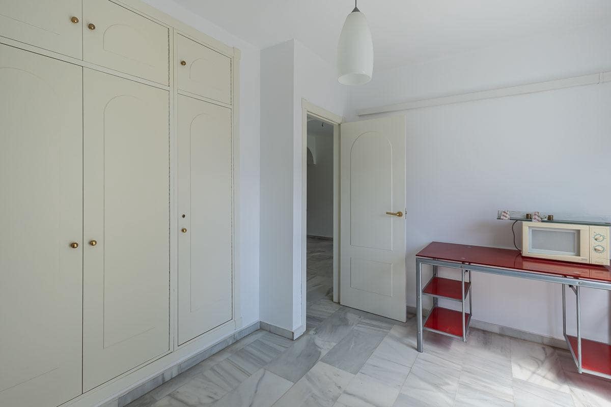 2 bedroom Flat for sale in Cenes de la Vega with garage - € 135,000 (Ref: 9825064)