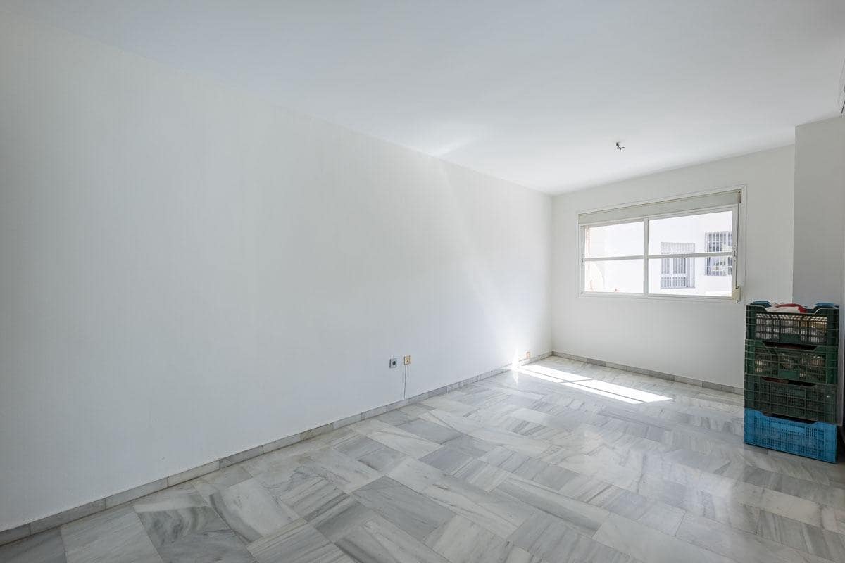 2 bedroom Flat for sale in Cenes de la Vega with garage - € 135,000 (Ref: 9825064)