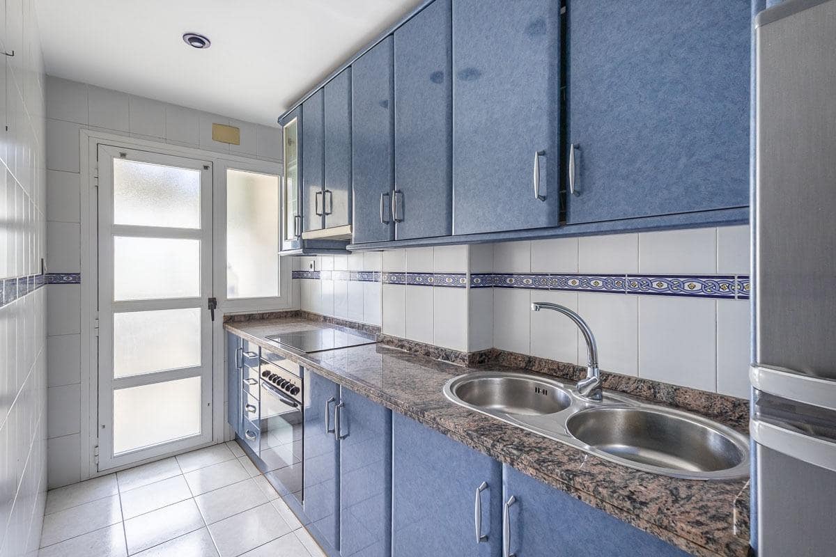 2 bedroom Flat for sale in Cenes de la Vega with garage - € 135,000 (Ref: 9825064)