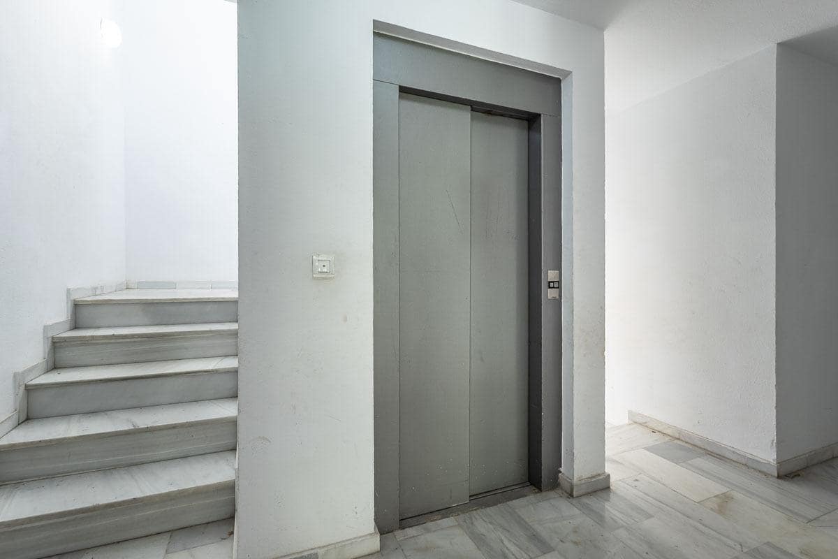 2 bedroom Flat for sale in Cenes de la Vega with garage - € 135,000 (Ref: 9825064)