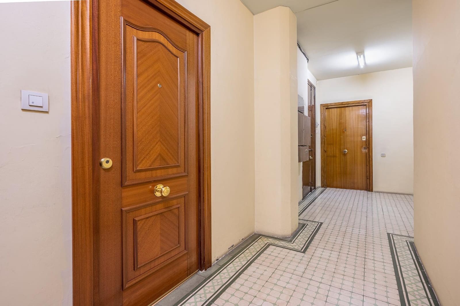 Office for sale in Granada city - € 35,000 (Ref: 9825067)
