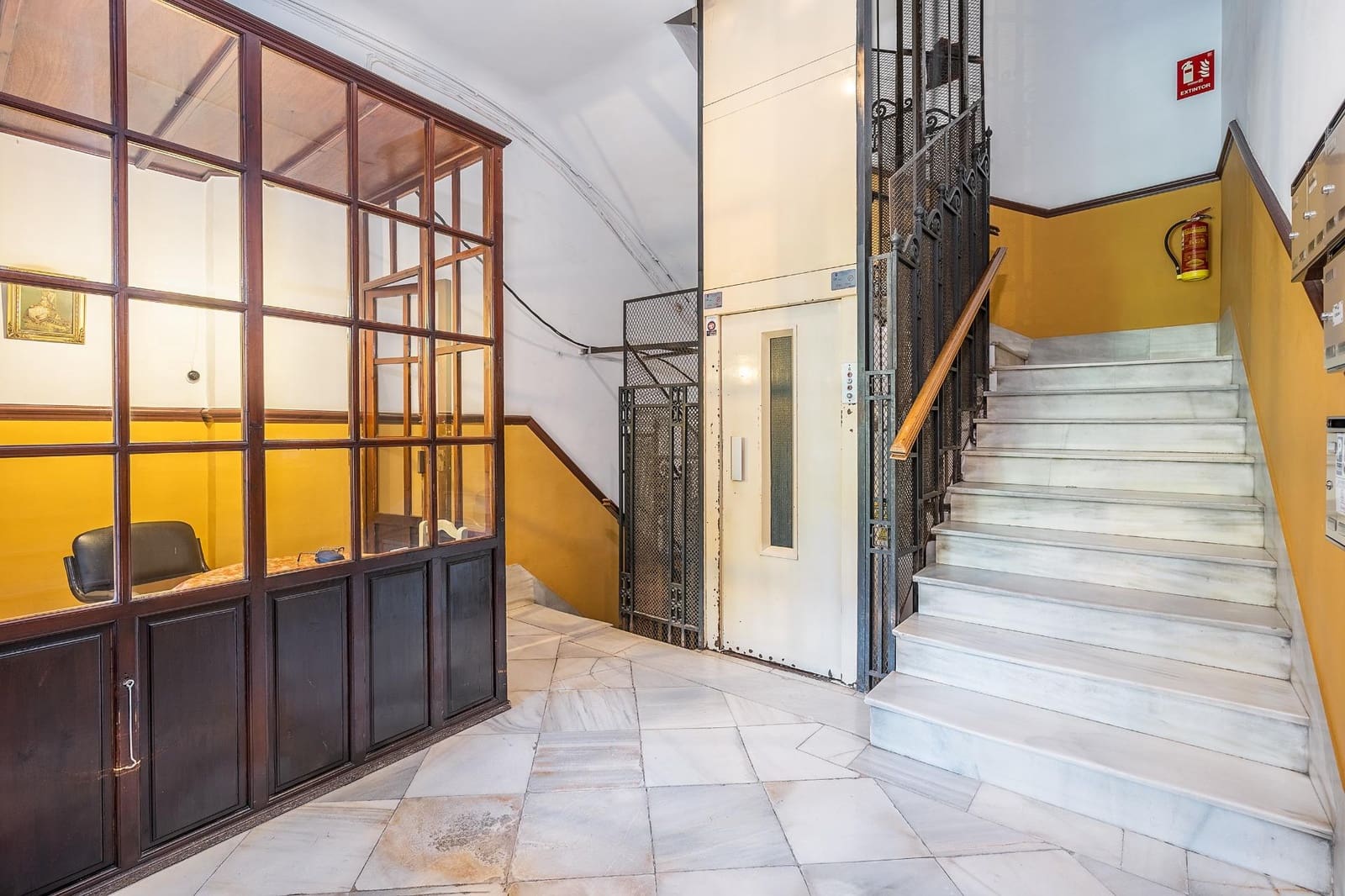 Office for sale in Granada city - € 35,000 (Ref: 9825067)