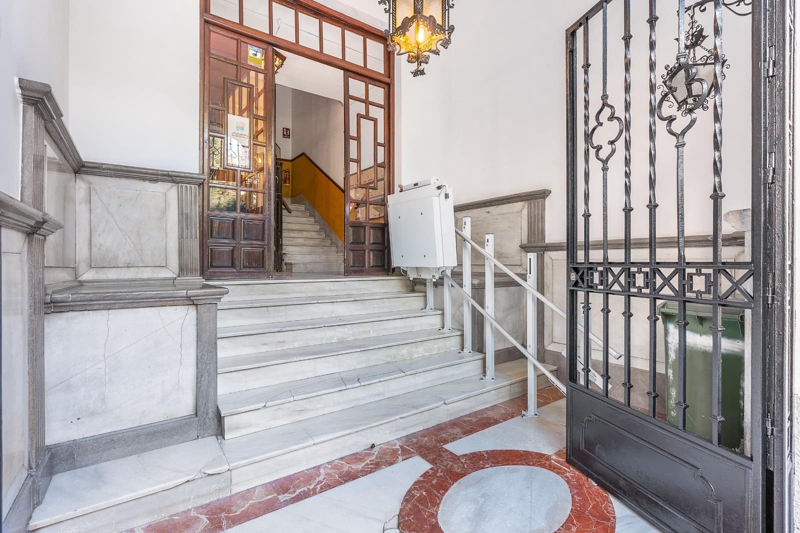 Office for sale in Granada city - € 35,000 (Ref: 9825067)