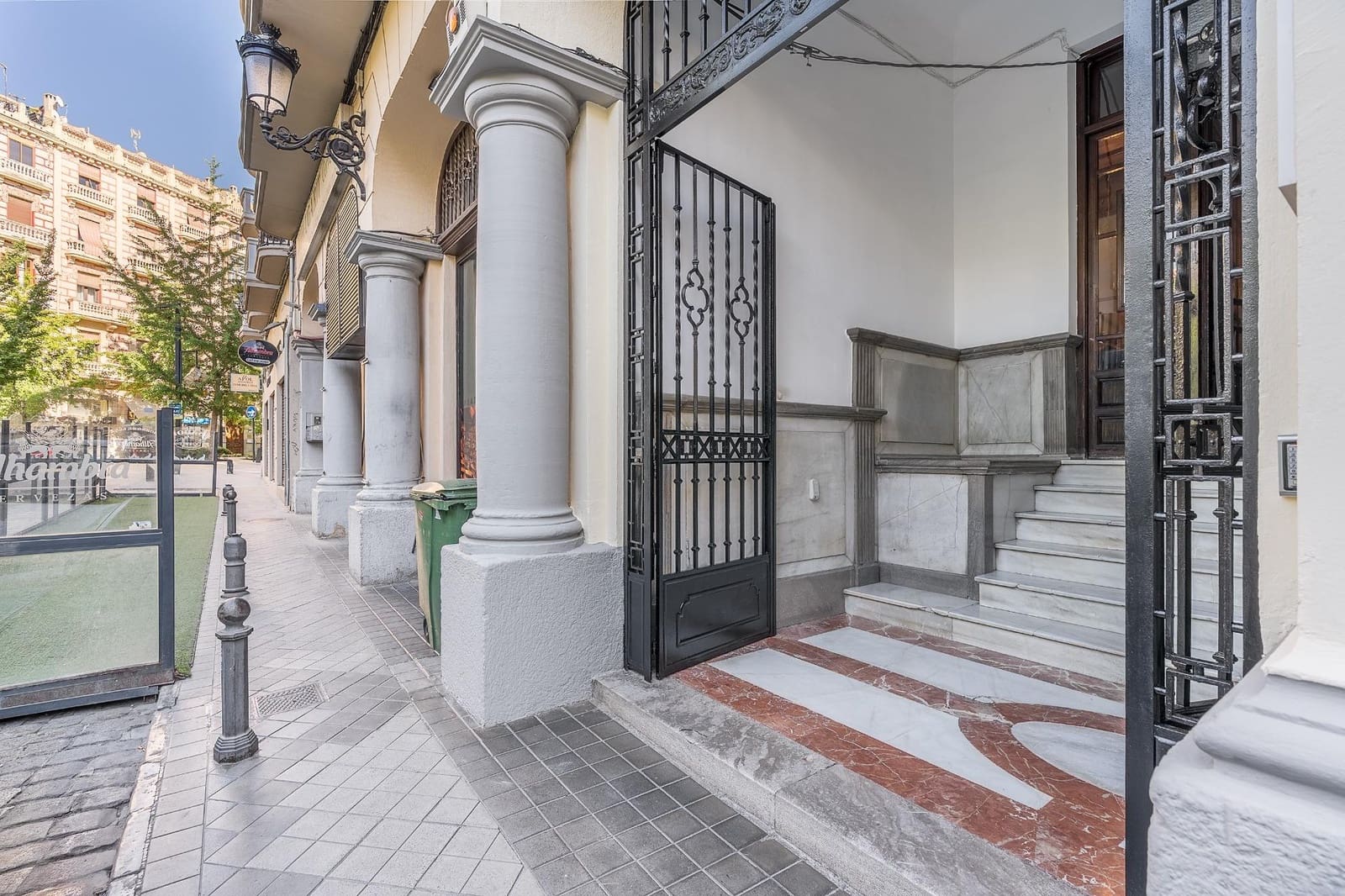 Office for sale in Granada city - € 35,000 (Ref: 9825067)