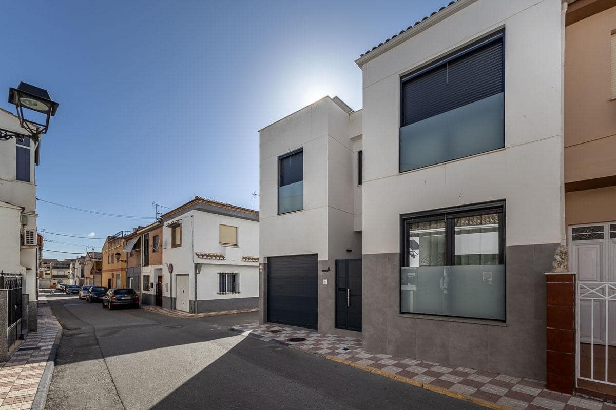 3 bedroom Terraced Villa for sale in Albolote with garage - € 375,000 (Ref: 9825077)