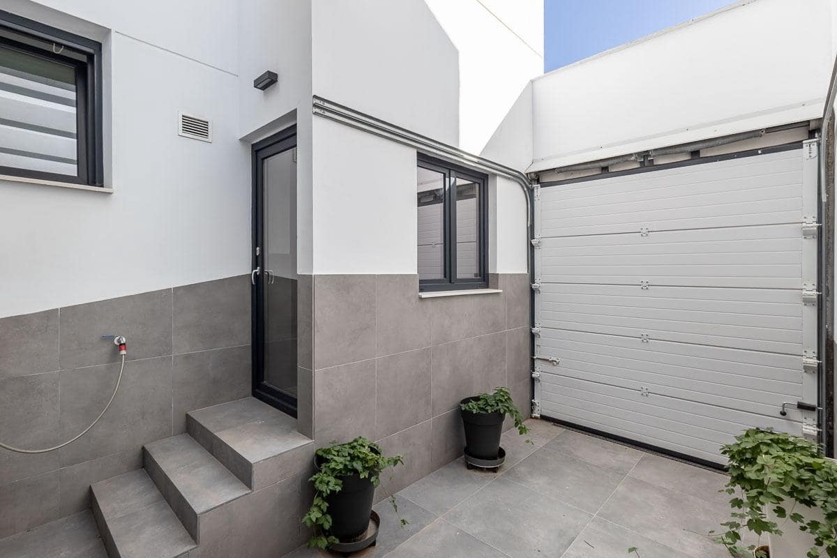 3 bedroom Terraced Villa for sale in Albolote with garage - € 375,000 (Ref: 9825077)