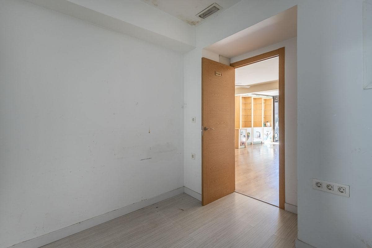 2 soveværelse Erhverv til salg i Granada by - € 165.000 (Ref: 9829402)