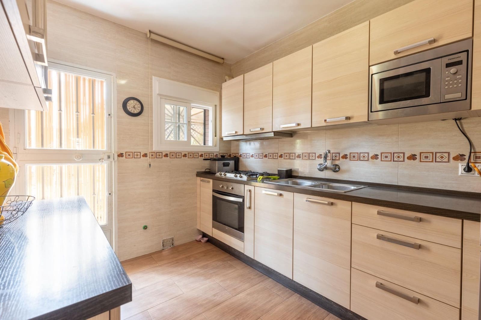 Casa de 5 habitaciones en Armilla en venta con garaje - 295.000 € (Ref: 9829408)