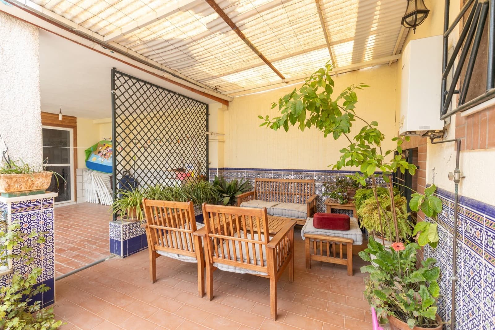 Casa de 5 habitaciones en Armilla en venta con garaje - 295.000 € (Ref: 9829408)