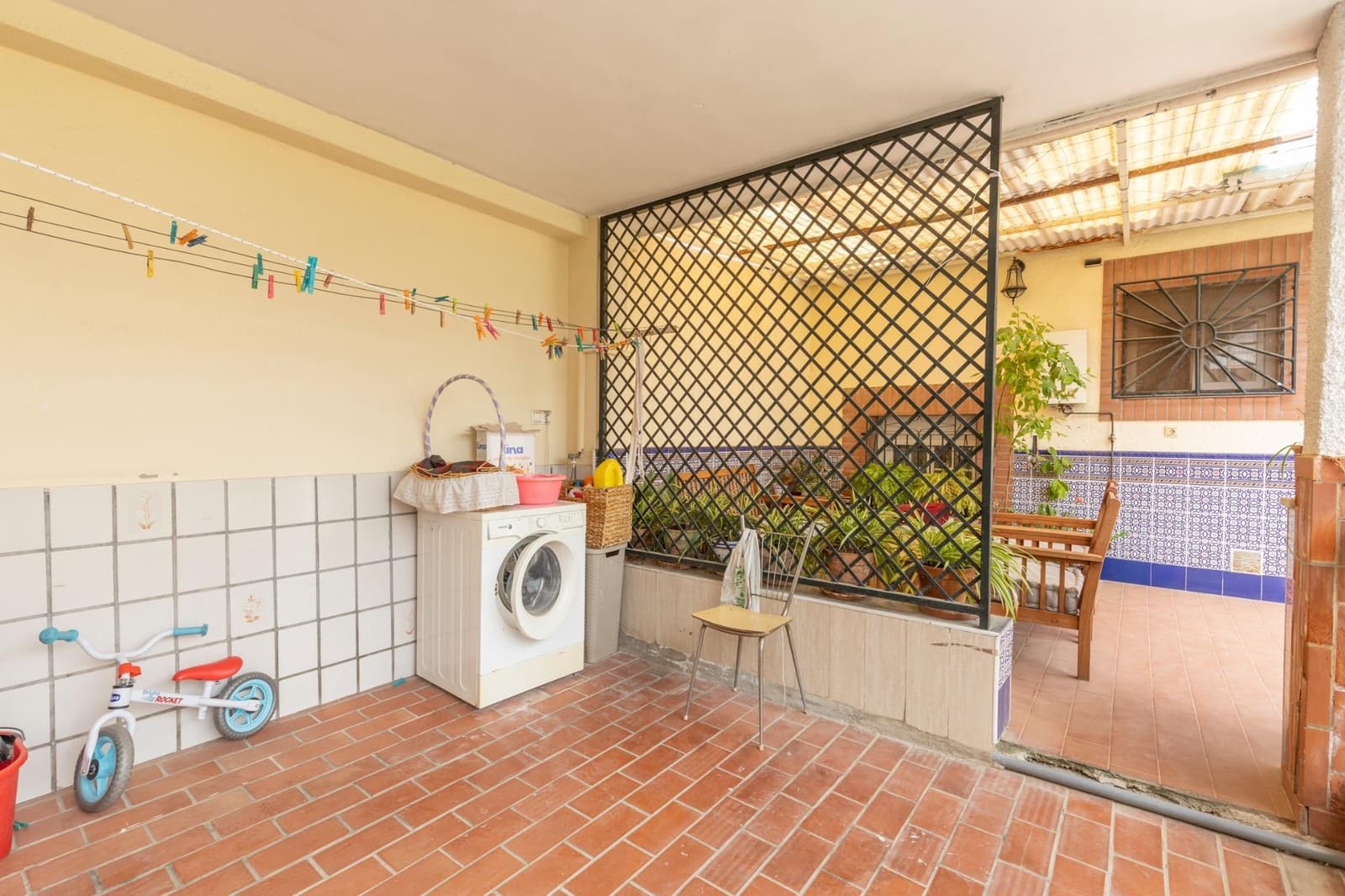 Casa de 5 habitaciones en Armilla en venta con garaje - 295.000 € (Ref: 9829408)