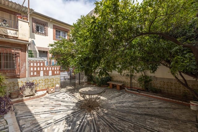 Casa de 5 habitaciones en Armilla en venta con garaje - 295.000 € (Ref: 9829408)