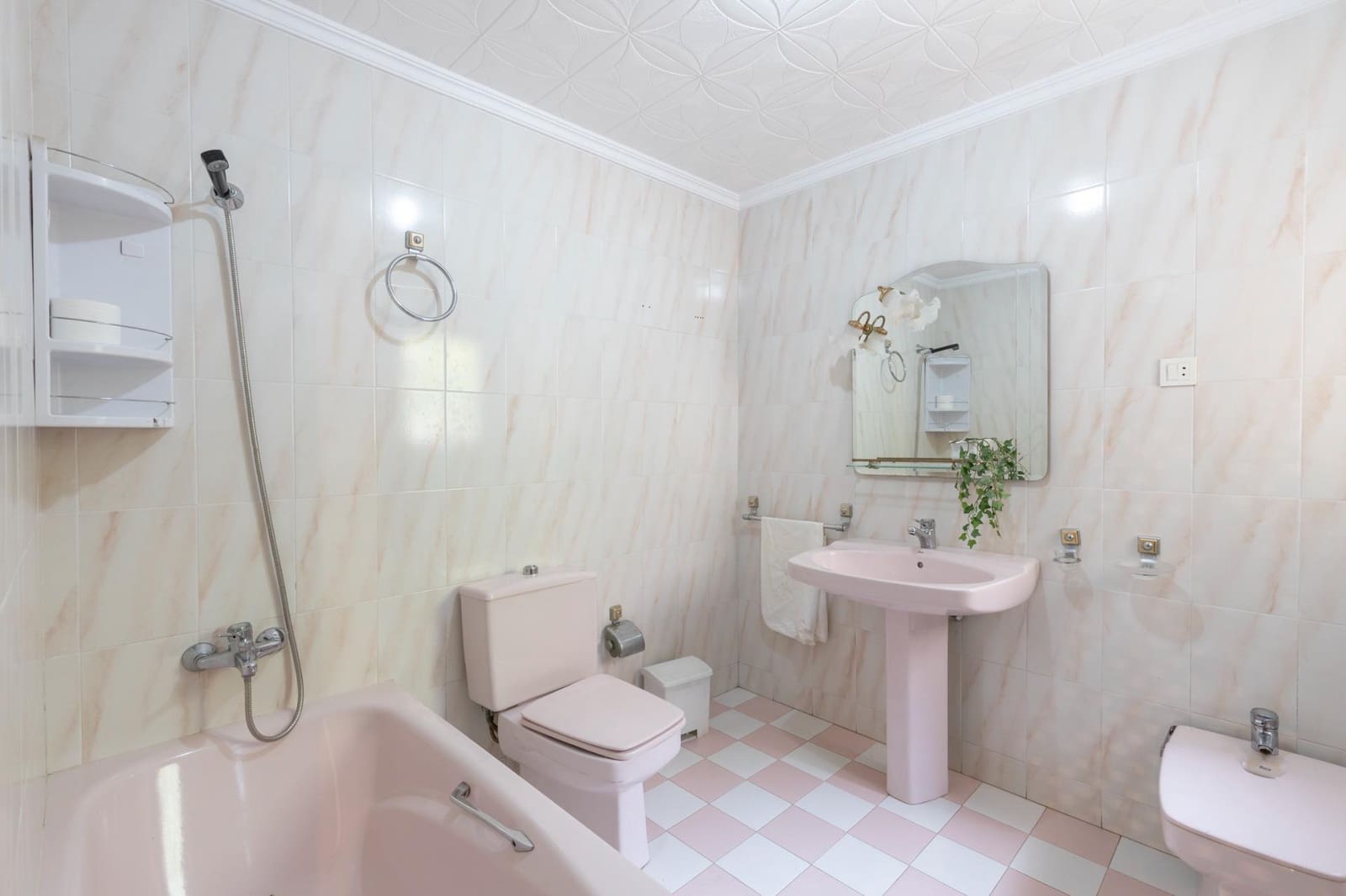 Casa de 5 habitaciones en Armilla en venta con garaje - 295.000 € (Ref: 9829408)