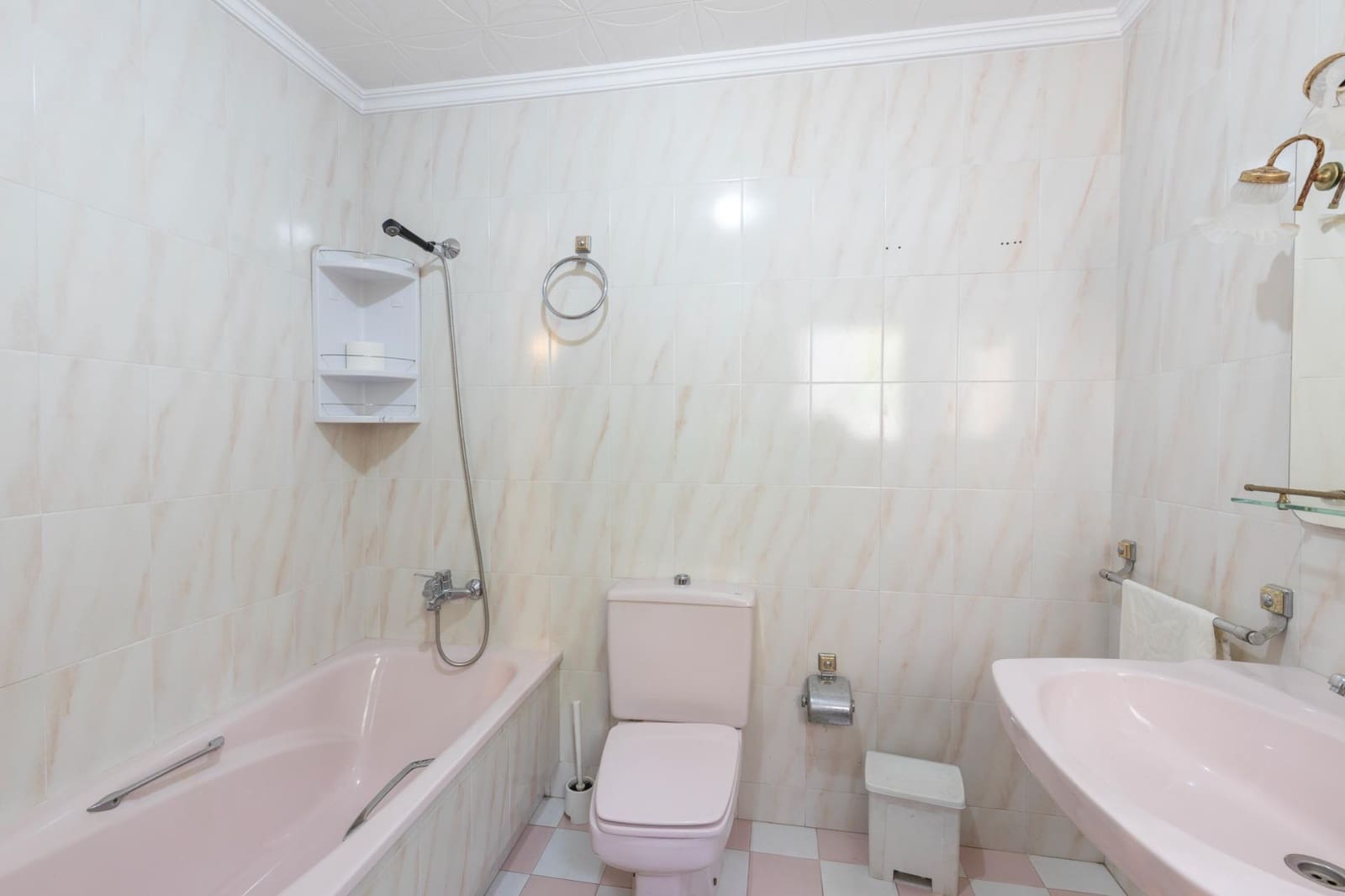 Casa de 5 habitaciones en Armilla en venta con garaje - 295.000 € (Ref: 9829408)