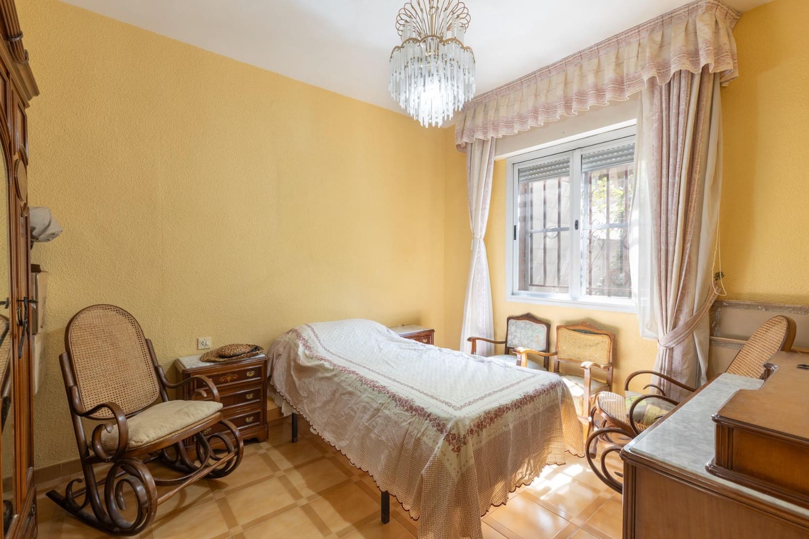 Casa de 5 habitaciones en Armilla en venta con garaje - 295.000 € (Ref: 9829408)