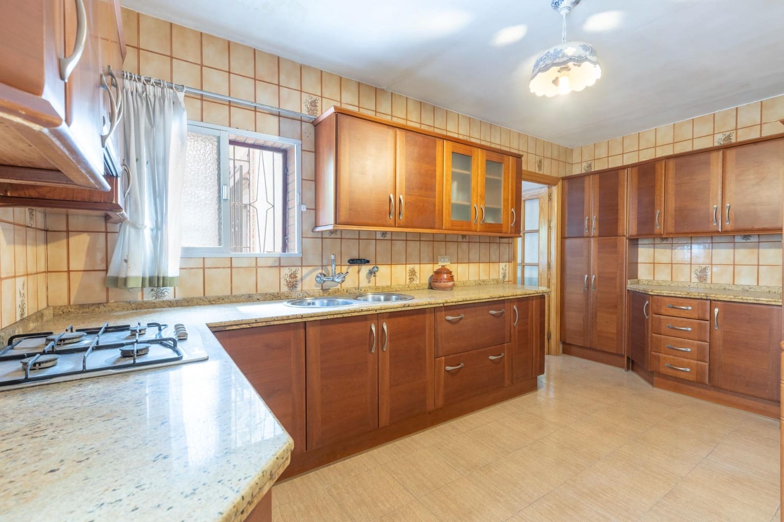 Casa de 5 habitaciones en Armilla en venta con garaje - 295.000 € (Ref: 9829408)
