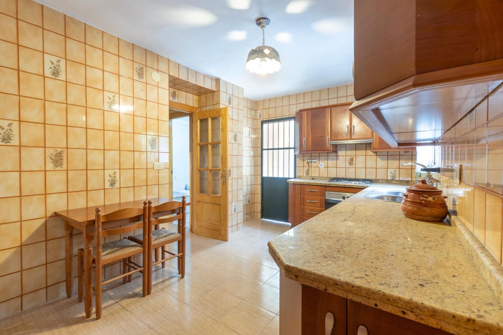 Casa de 5 habitaciones en Armilla en venta con garaje - 295.000 € (Ref: 9829408)
