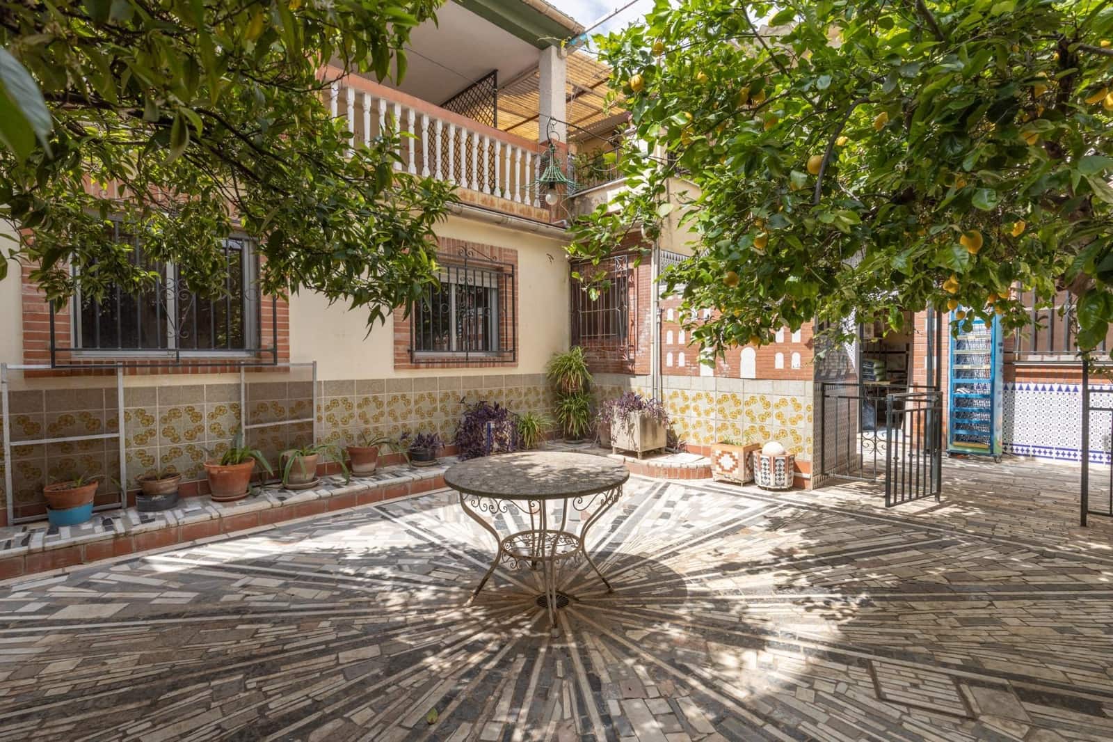 Casa de 5 habitaciones en Armilla en venta con garaje - 295.000 € (Ref: 9829408)