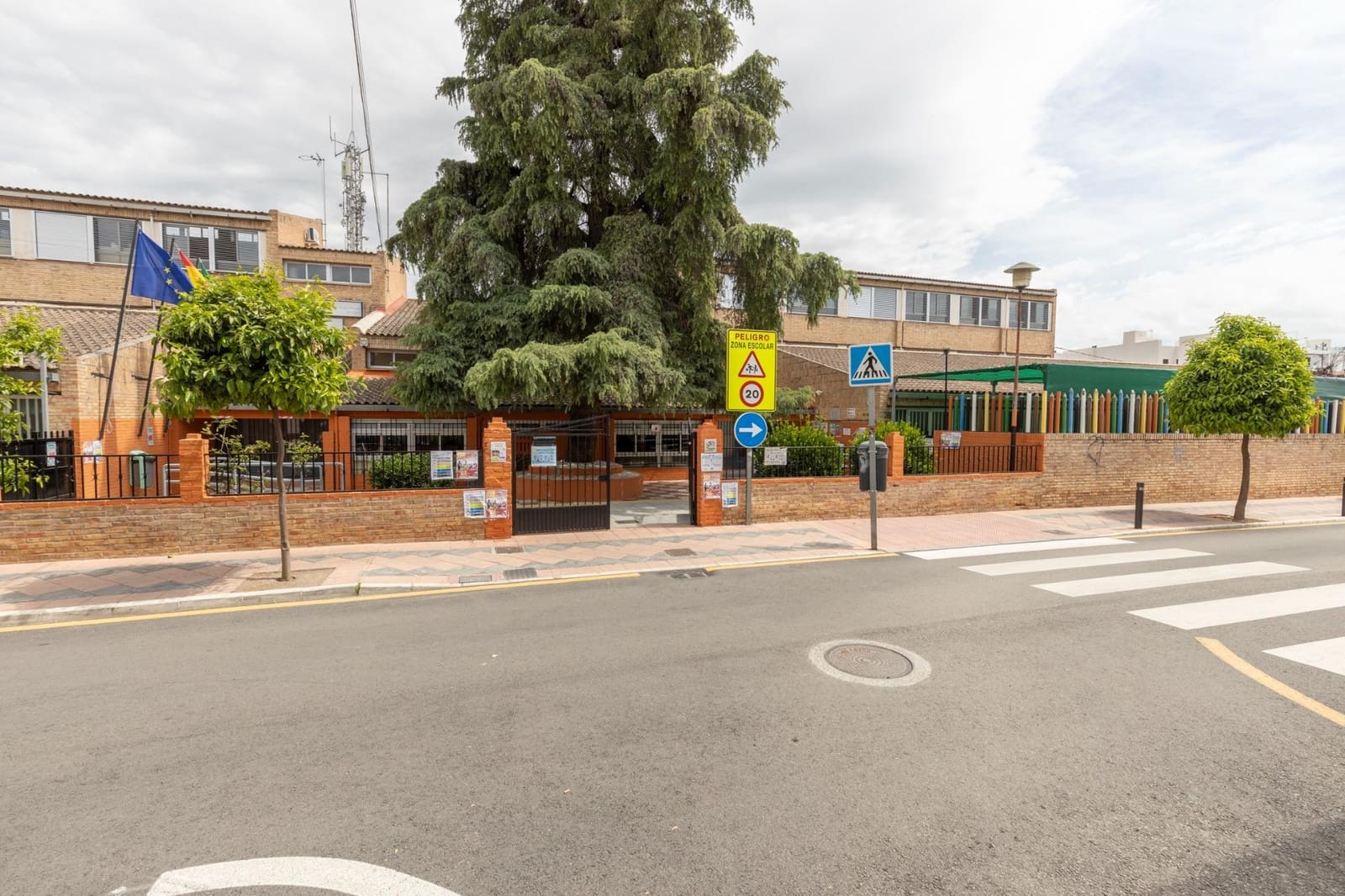 Casa de 5 habitaciones en Armilla en venta con garaje - 295.000 € (Ref: 9829408)
